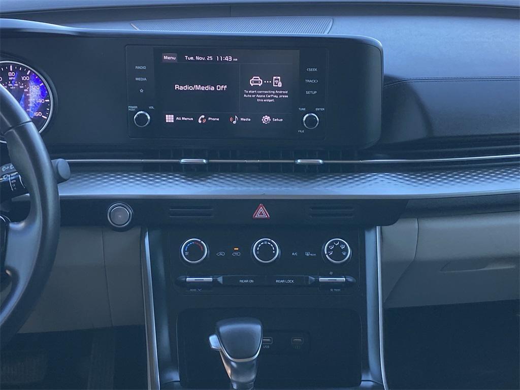 used 2024 Kia Carnival car, priced at $26,995