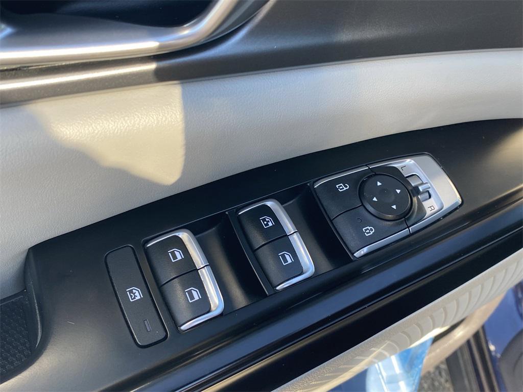 used 2024 Kia Carnival car, priced at $26,995