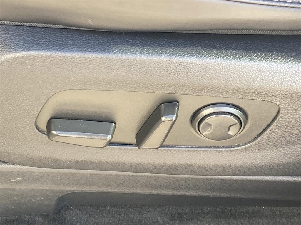 used 2024 Kia Carnival car, priced at $26,995