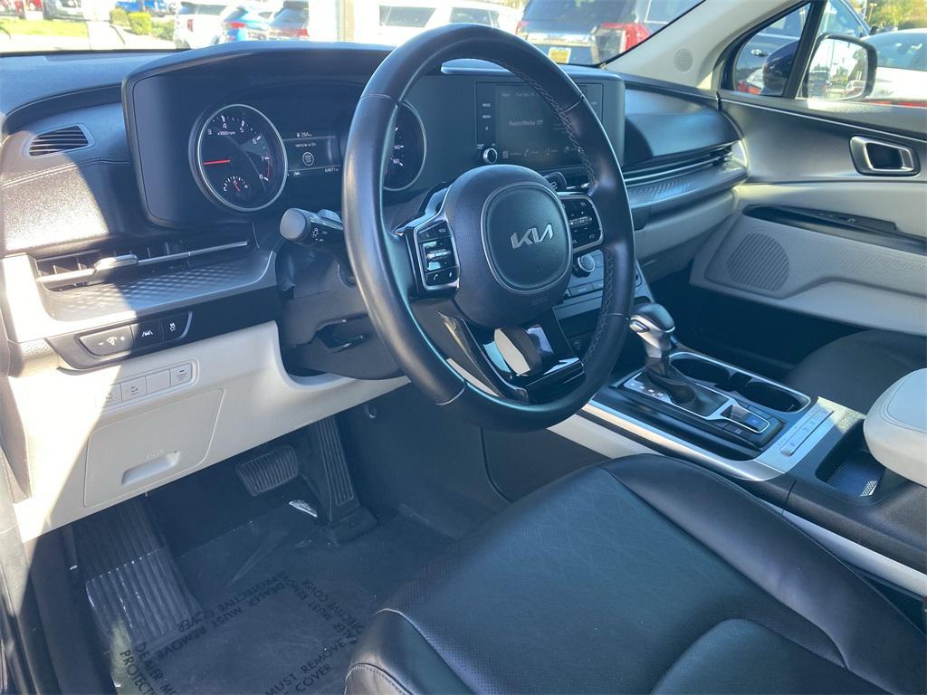 used 2024 Kia Carnival car, priced at $26,995