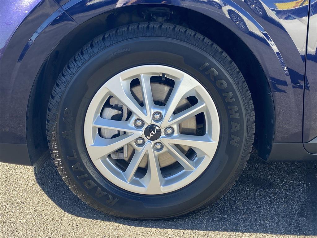 used 2024 Kia Carnival car, priced at $26,995