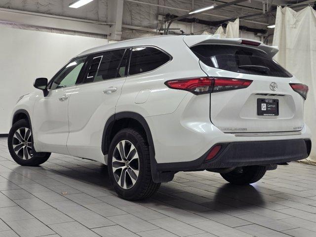 used 2022 Toyota Highlander car, priced at $31,418