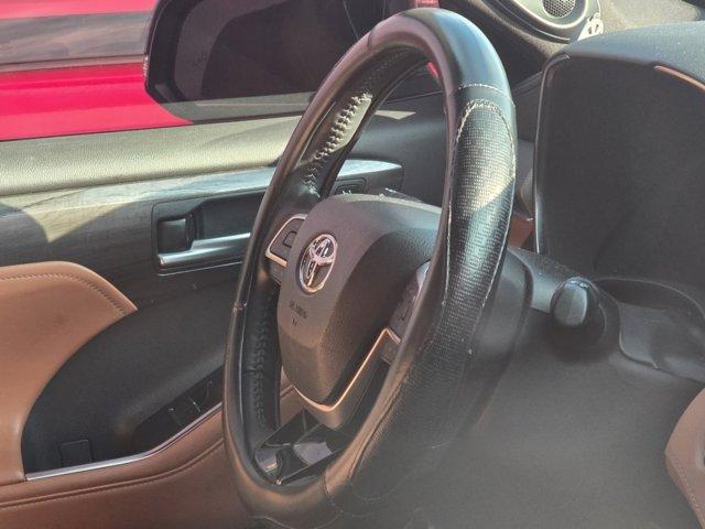 used 2023 Toyota Highlander car, priced at $37,959