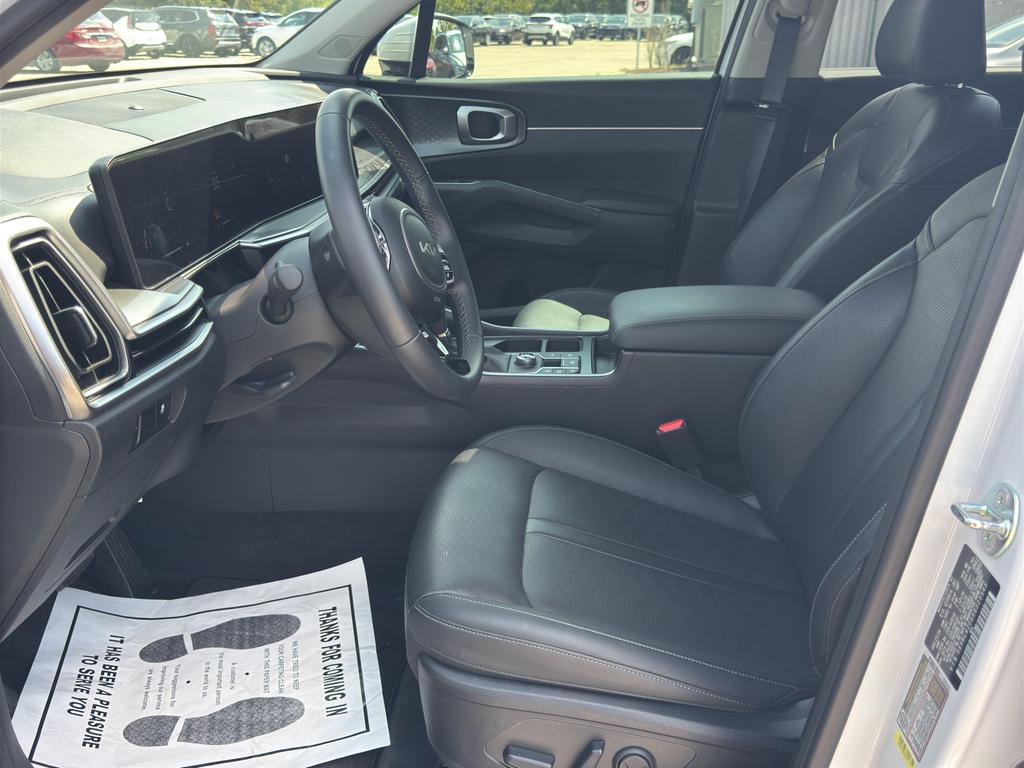 used 2025 Kia Sorento car, priced at $31,988