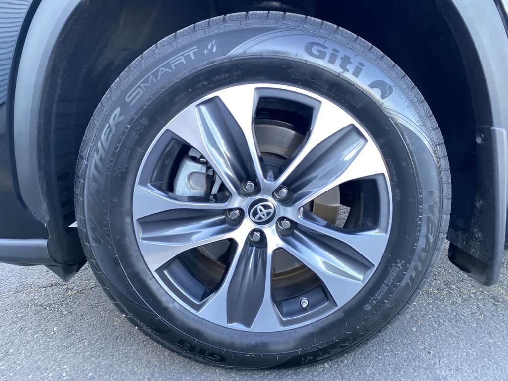 used 2024 Toyota Highlander car, priced at $39,581