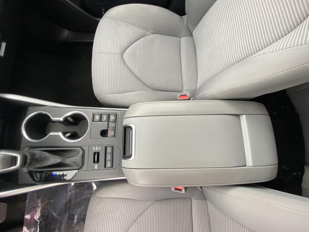 used 2024 Toyota Highlander car, priced at $34,569