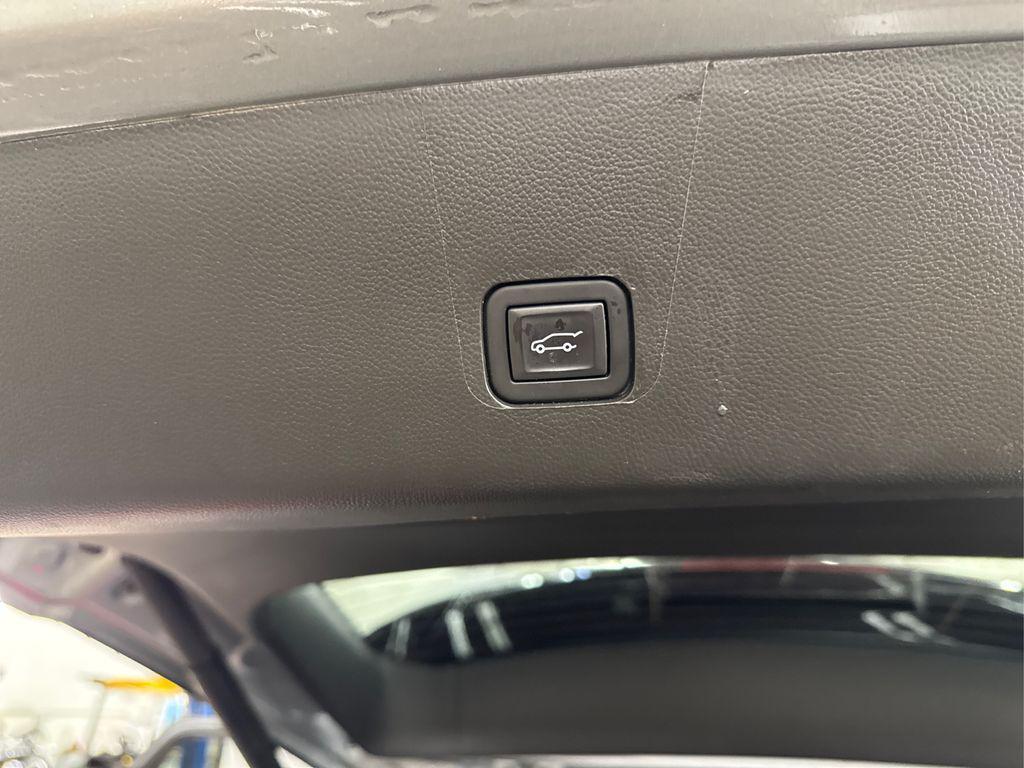 used 2023 Chevrolet Traverse car, priced at $30,413