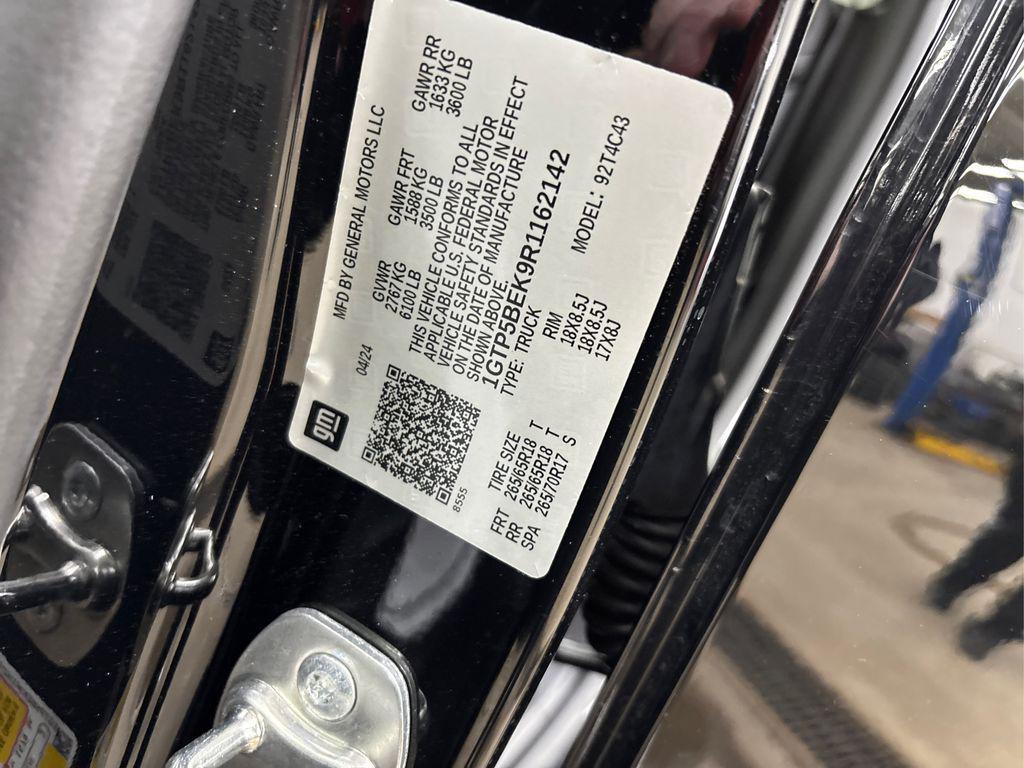 used 2024 GMC Canyon car, priced at $33,999