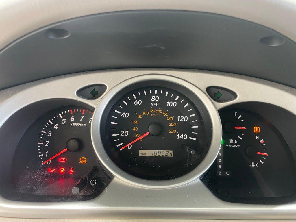 used 2006 Toyota Highlander car, priced at $6,994