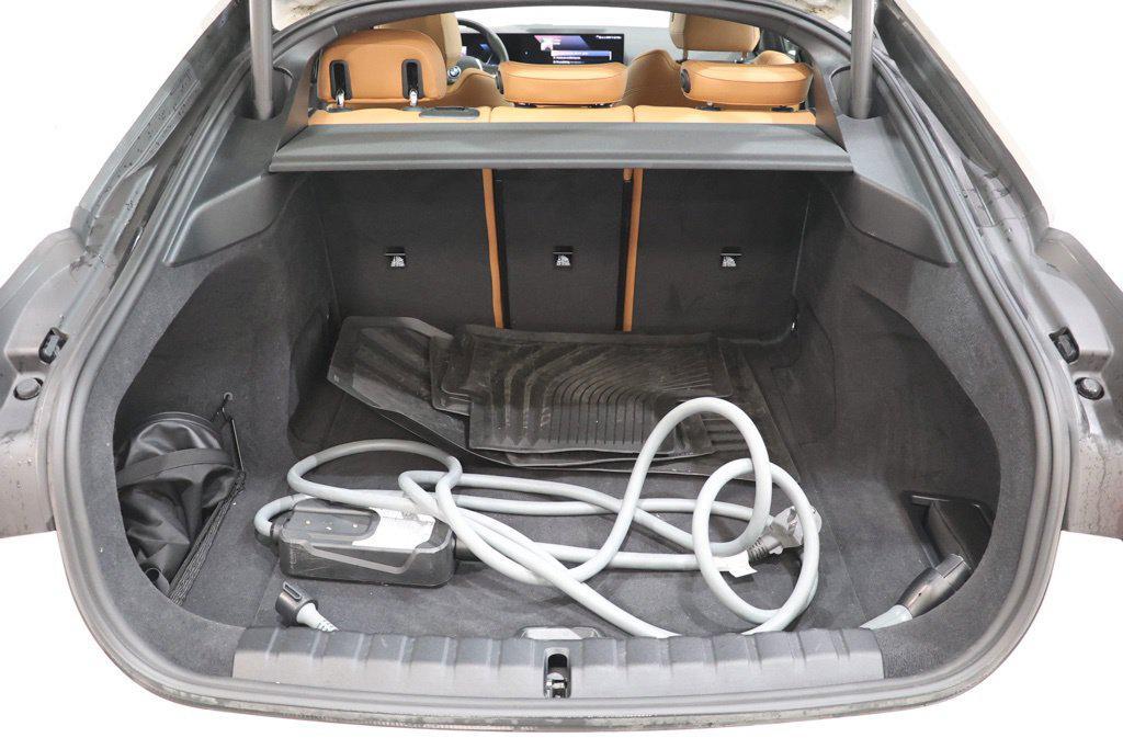 BMW i4 view 35