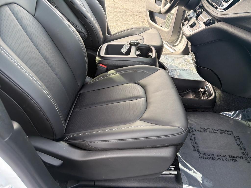 new 2026 Chrysler Pacifica car, priced at $48,733