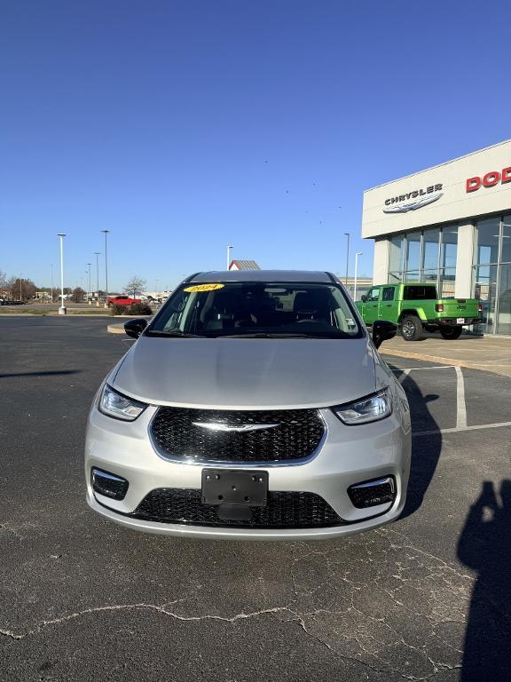used 2024 Chrysler Pacifica car, priced at $27,188