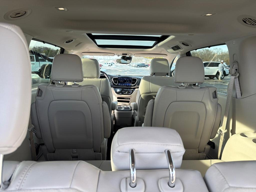 used 2021 Chrysler Pacifica car, priced at $24,800