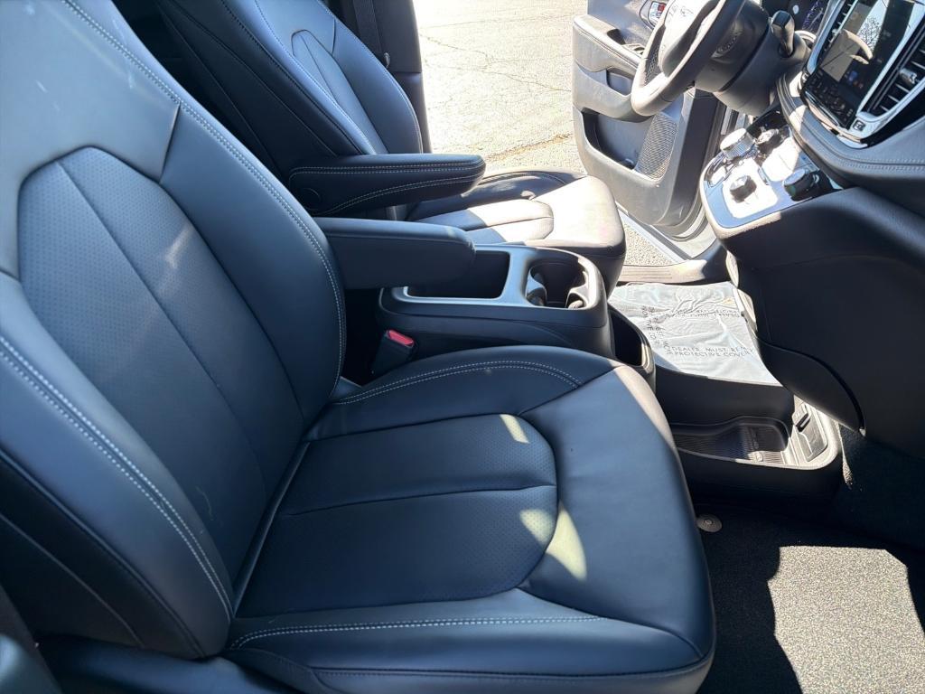 new 2026 Chrysler Pacifica car, priced at $47,583