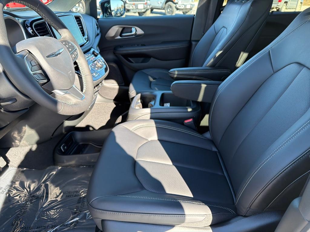 new 2026 Chrysler Pacifica car, priced at $47,583