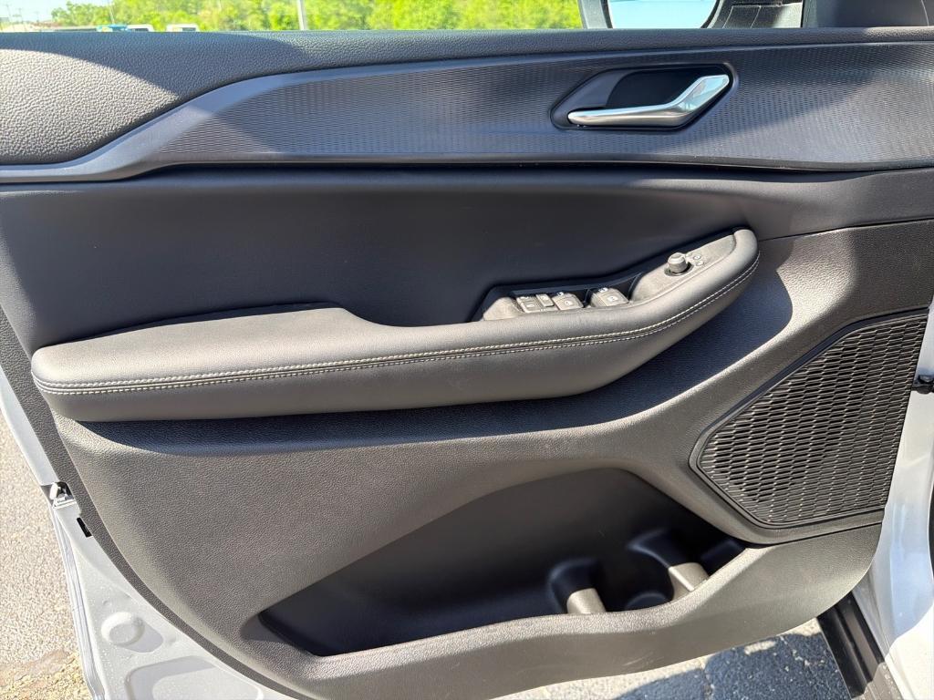 new 2026 Jeep Grand Cherokee car, priced at $41,722