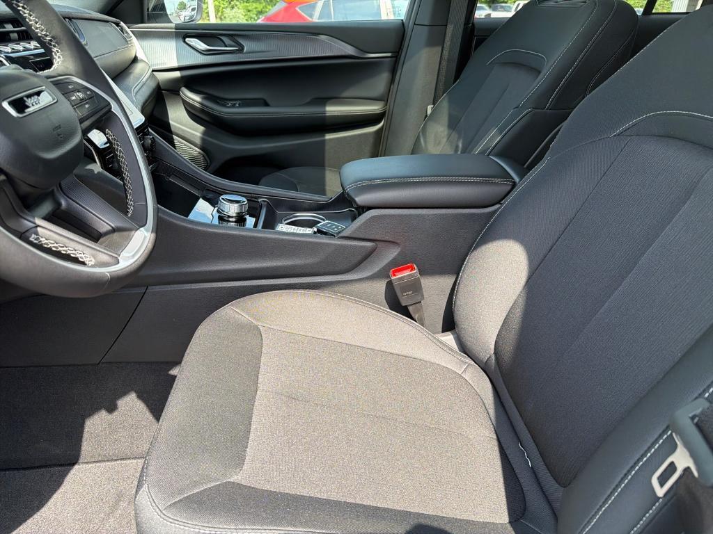 new 2026 Jeep Grand Cherokee car, priced at $41,204