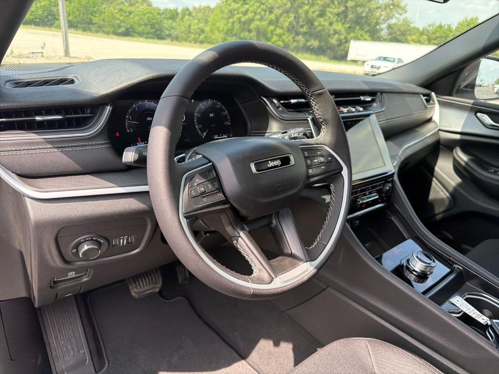 new 2026 Jeep Grand Cherokee car, priced at $41,204