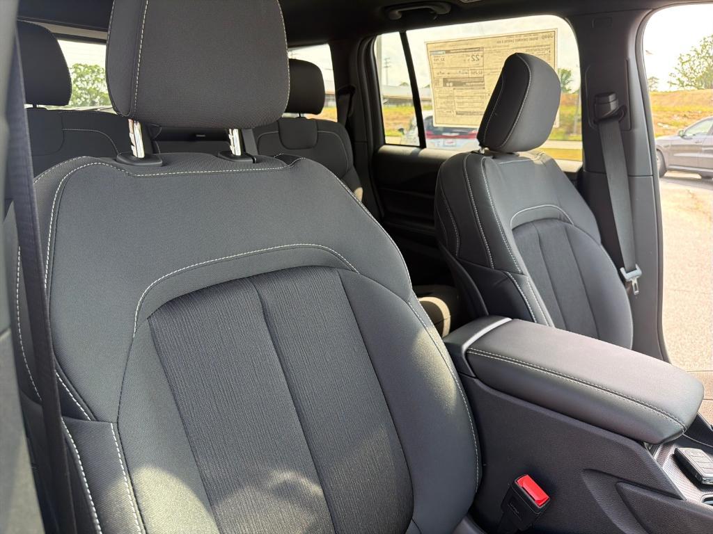 new 2026 Jeep Grand Cherokee car, priced at $41,204