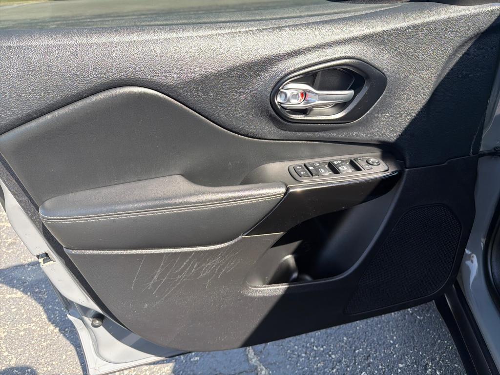 used 2023 Jeep Cherokee car, priced at $26,013
