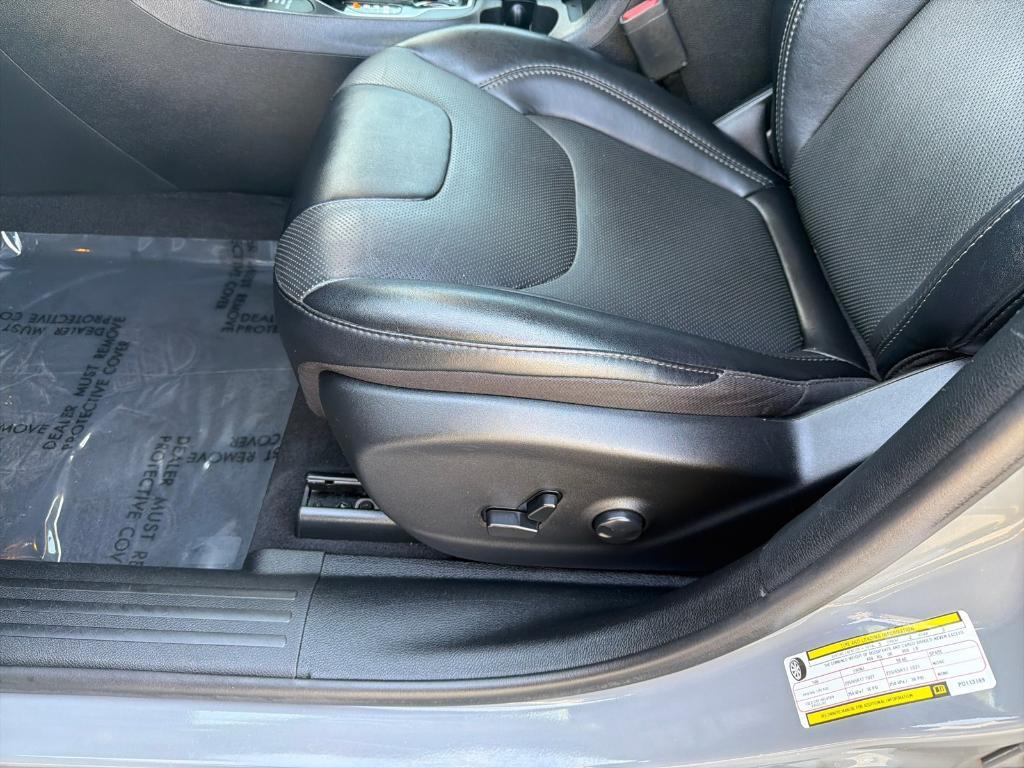 used 2023 Jeep Cherokee car, priced at $26,013