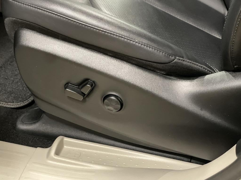 used 2024 Chrysler Pacifica car, priced at $25,918