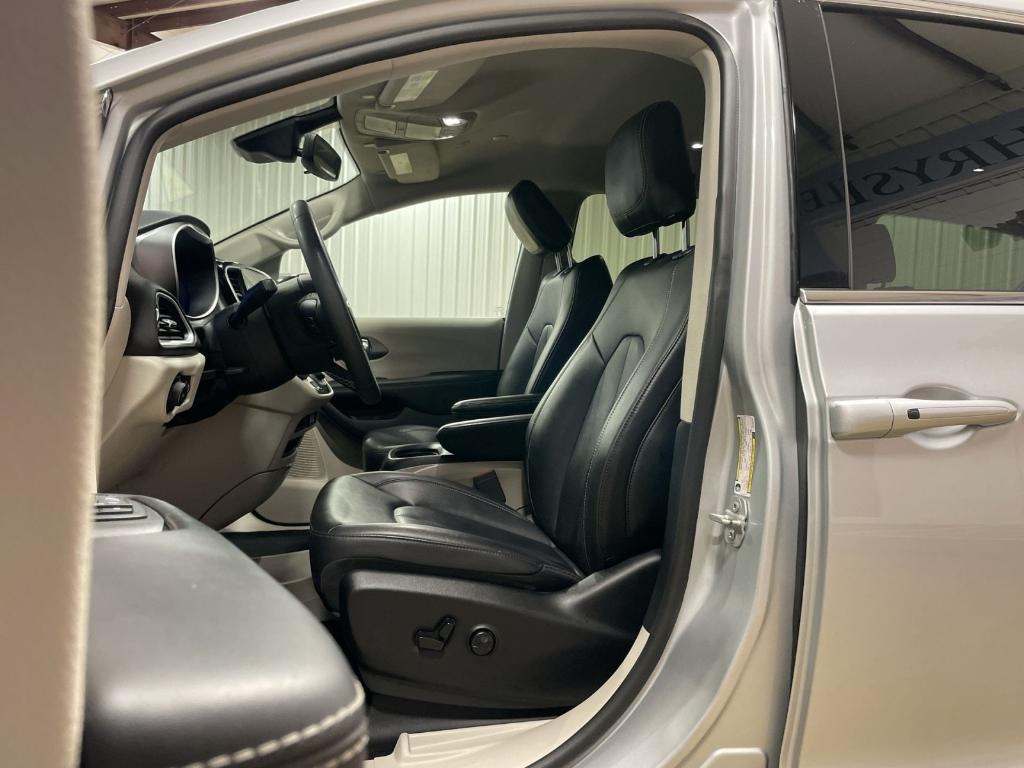 used 2024 Chrysler Pacifica car, priced at $25,797