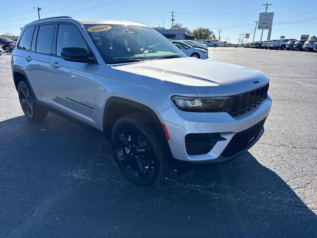 new 2025 Jeep Grand Cherokee car, priced at $45,417