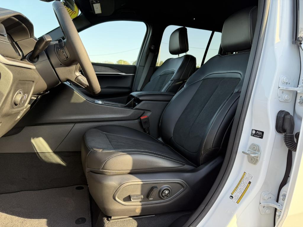 new 2026 Jeep Grand Cherokee car, priced at $47,130