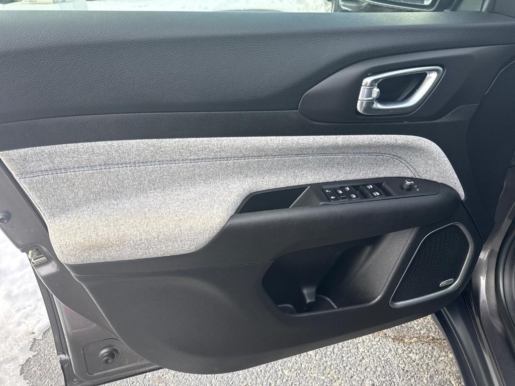 used 2022 Jeep Compass car, priced at $20,906