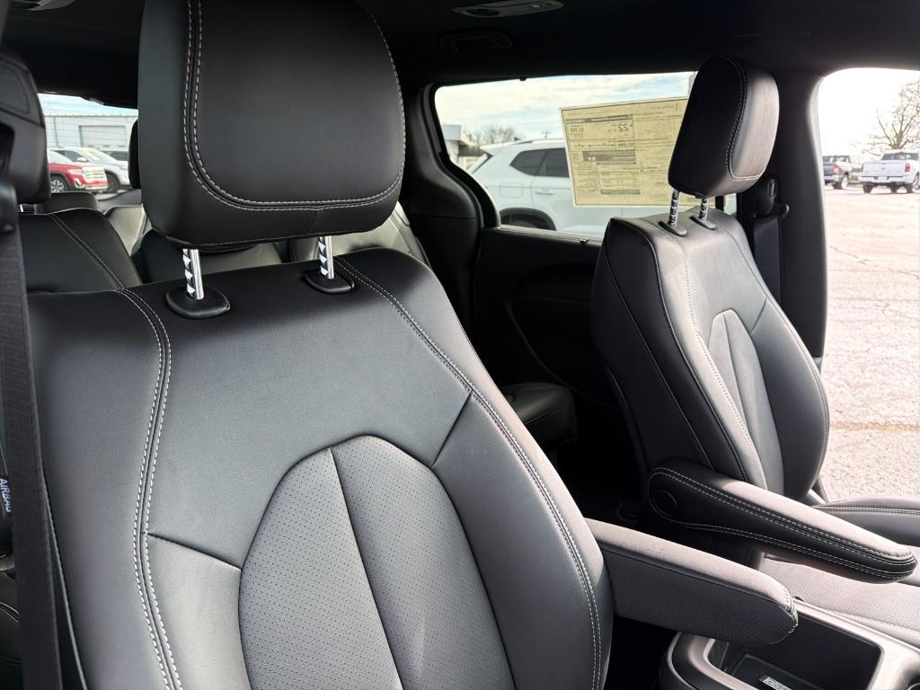 new 2026 Chrysler Pacifica car, priced at $44,977