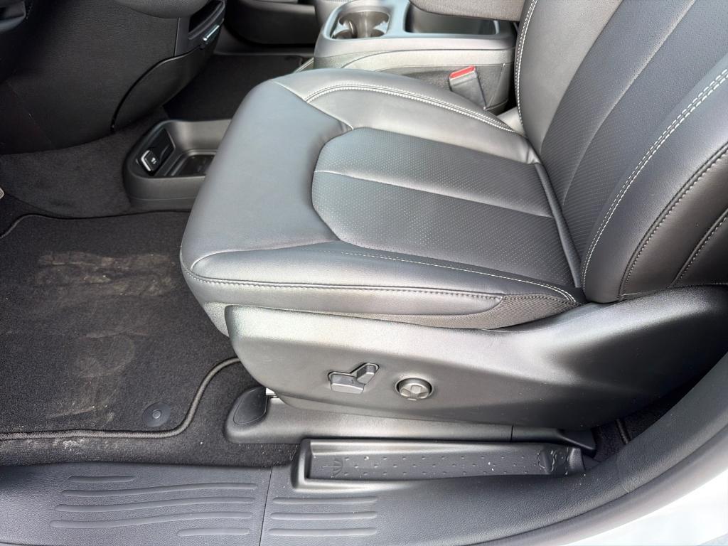 new 2026 Chrysler Pacifica car, priced at $44,977