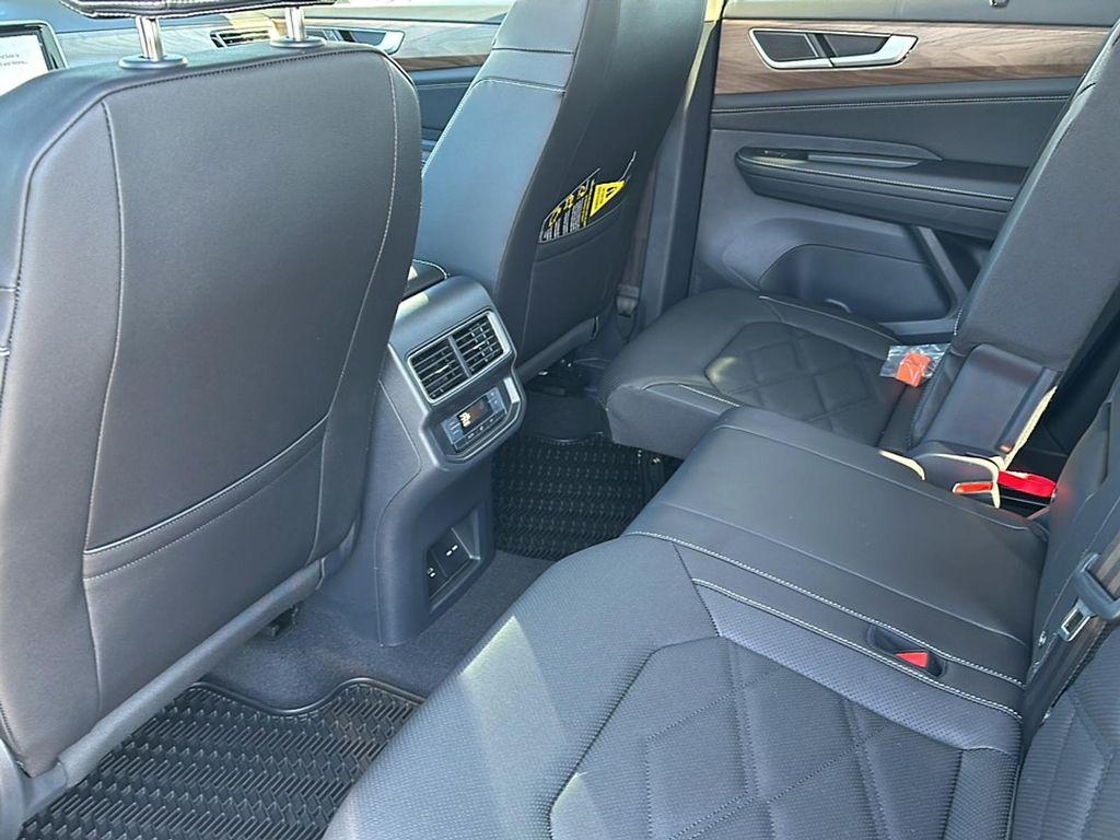 new 2025 Volkswagen Atlas car, priced at $43,962