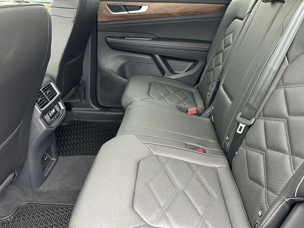 new 2025 Volkswagen Atlas car, priced at $44,180