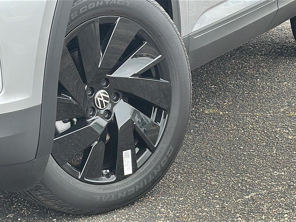 new 2025 Volkswagen Atlas car, priced at $44,180