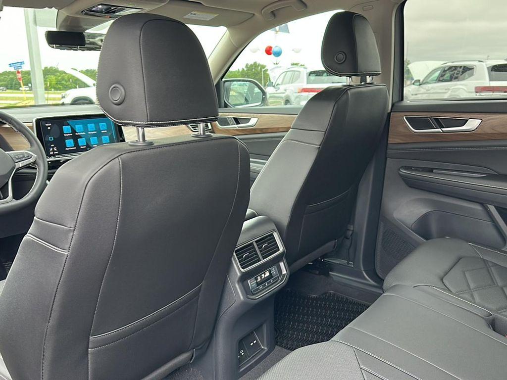 new 2025 Volkswagen Atlas car, priced at $44,180