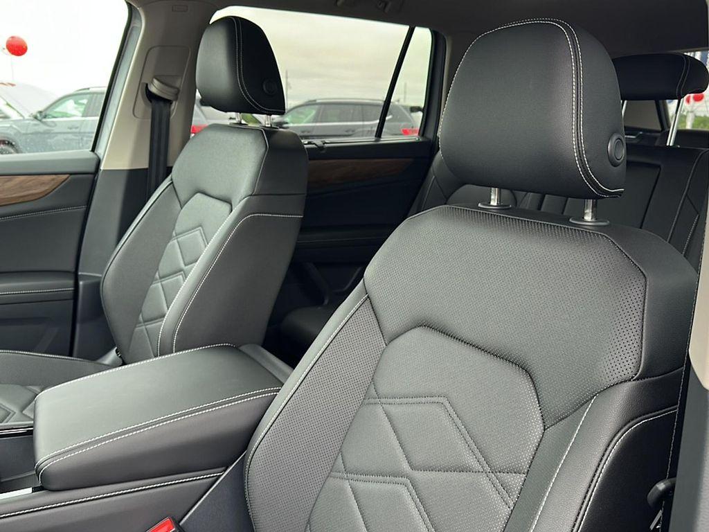 new 2025 Volkswagen Atlas car, priced at $44,180