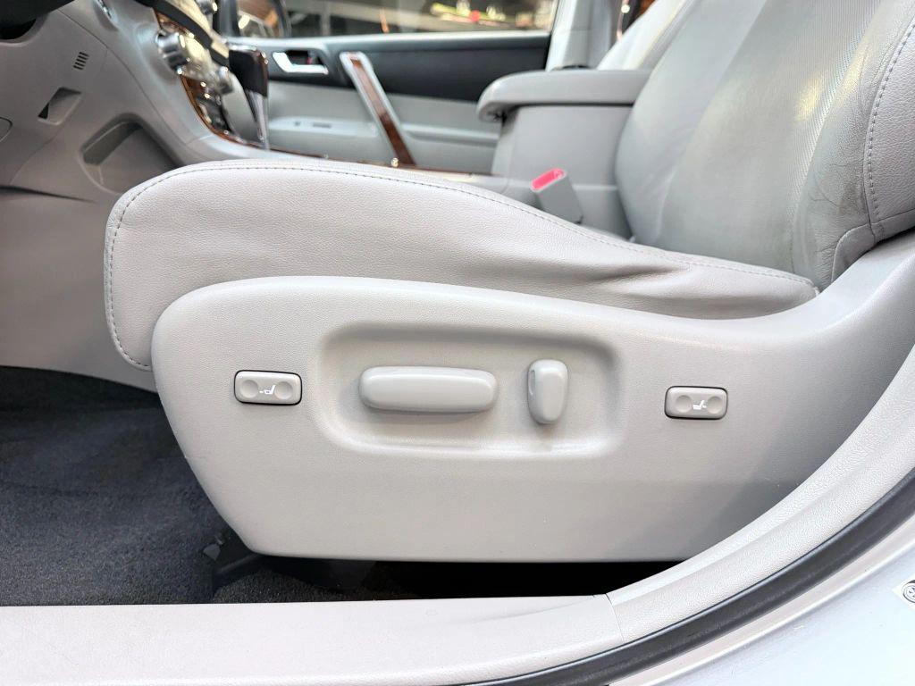 used 2011 Toyota Highlander Hybrid car, priced at $14,500