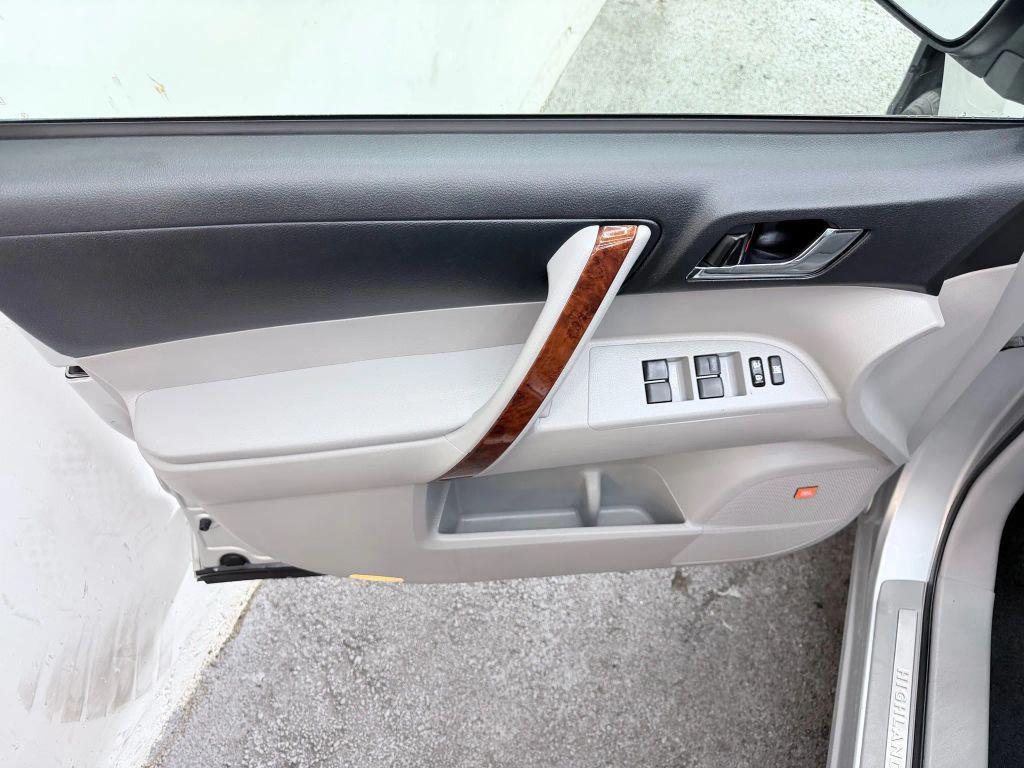 used 2011 Toyota Highlander Hybrid car, priced at $14,500
