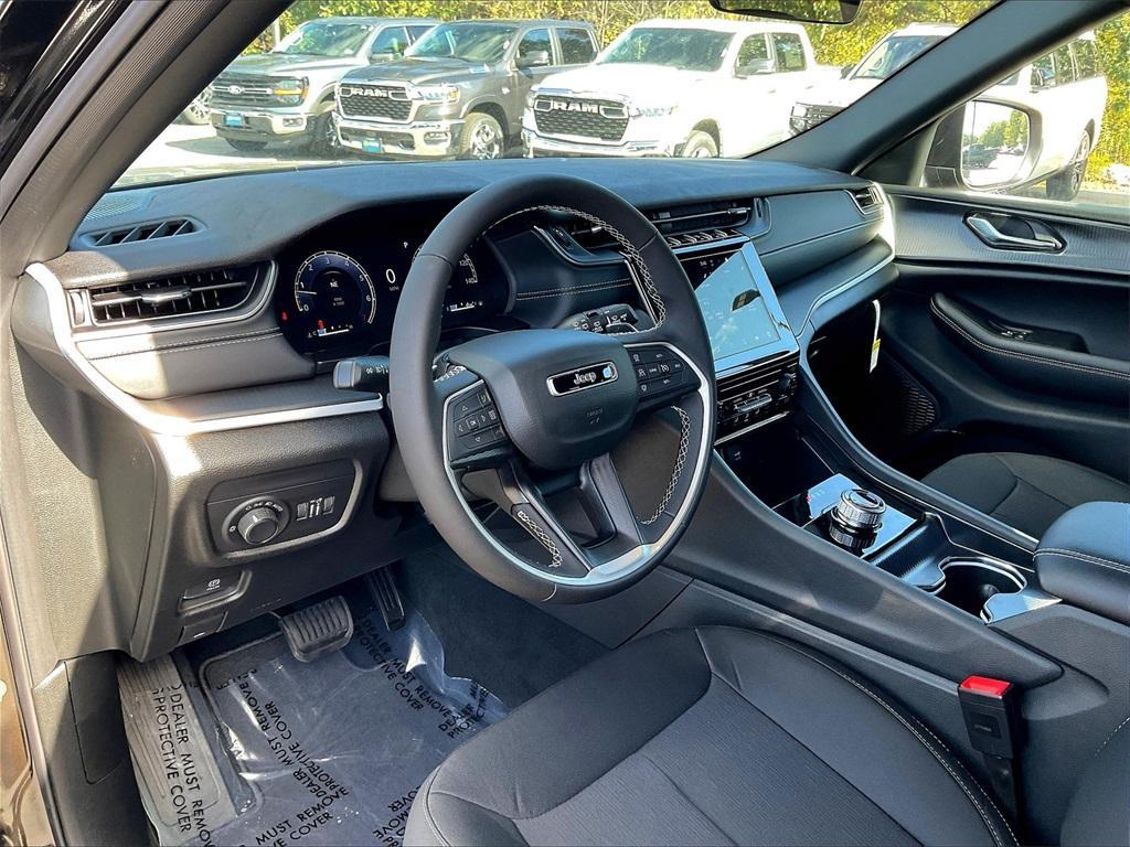 new 2025 Jeep Grand Cherokee L car, priced at $41,104