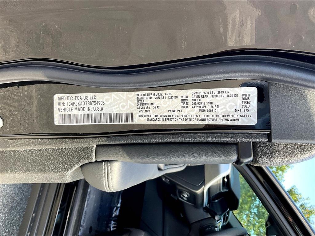 new 2025 Jeep Grand Cherokee L car, priced at $41,104