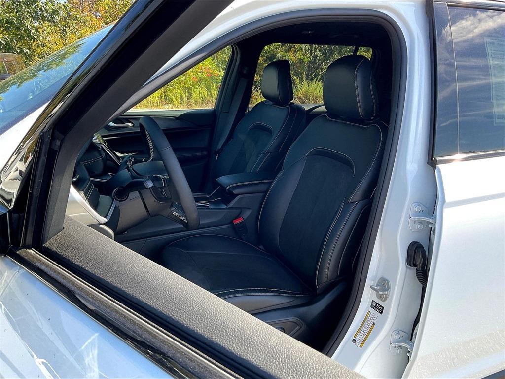new 2025 Jeep Grand Cherokee L car, priced at $37,782