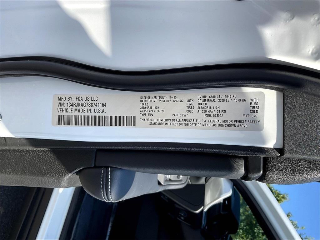 new 2025 Jeep Grand Cherokee L car, priced at $37,782