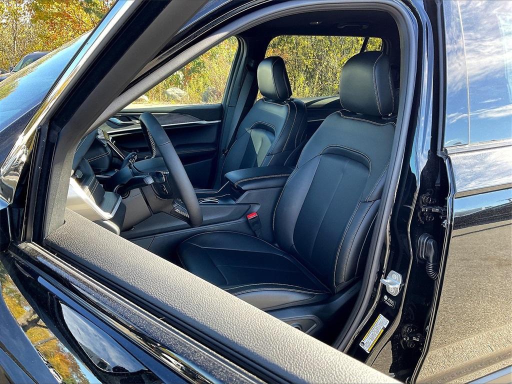 new 2025 Jeep Grand Cherokee L car, priced at $45,239