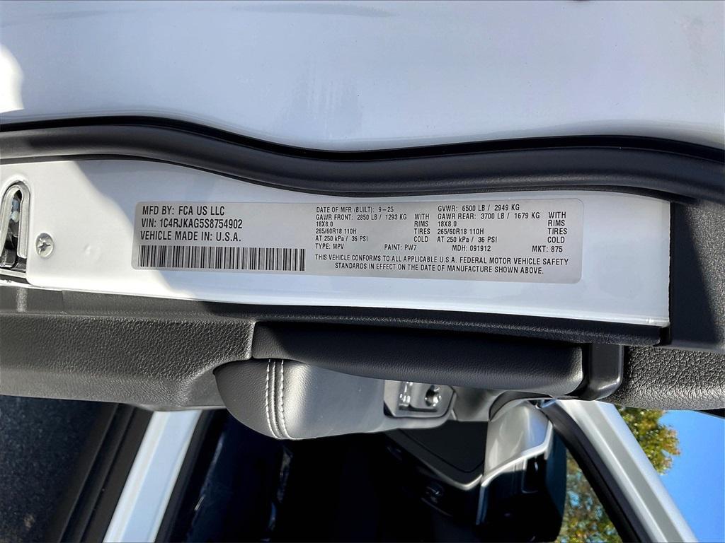 new 2025 Jeep Grand Cherokee L car, priced at $40,586