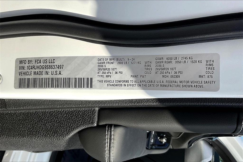 new 2025 Jeep Grand Cherokee car, priced at $57,273