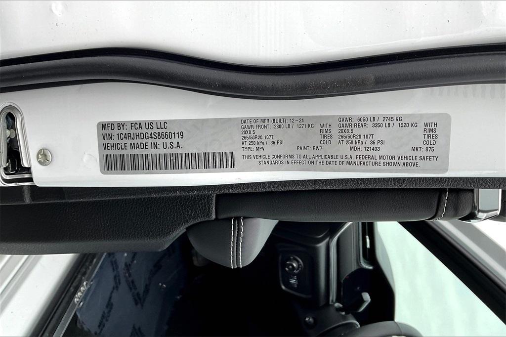 new 2025 Jeep Grand Cherokee car, priced at $57,273