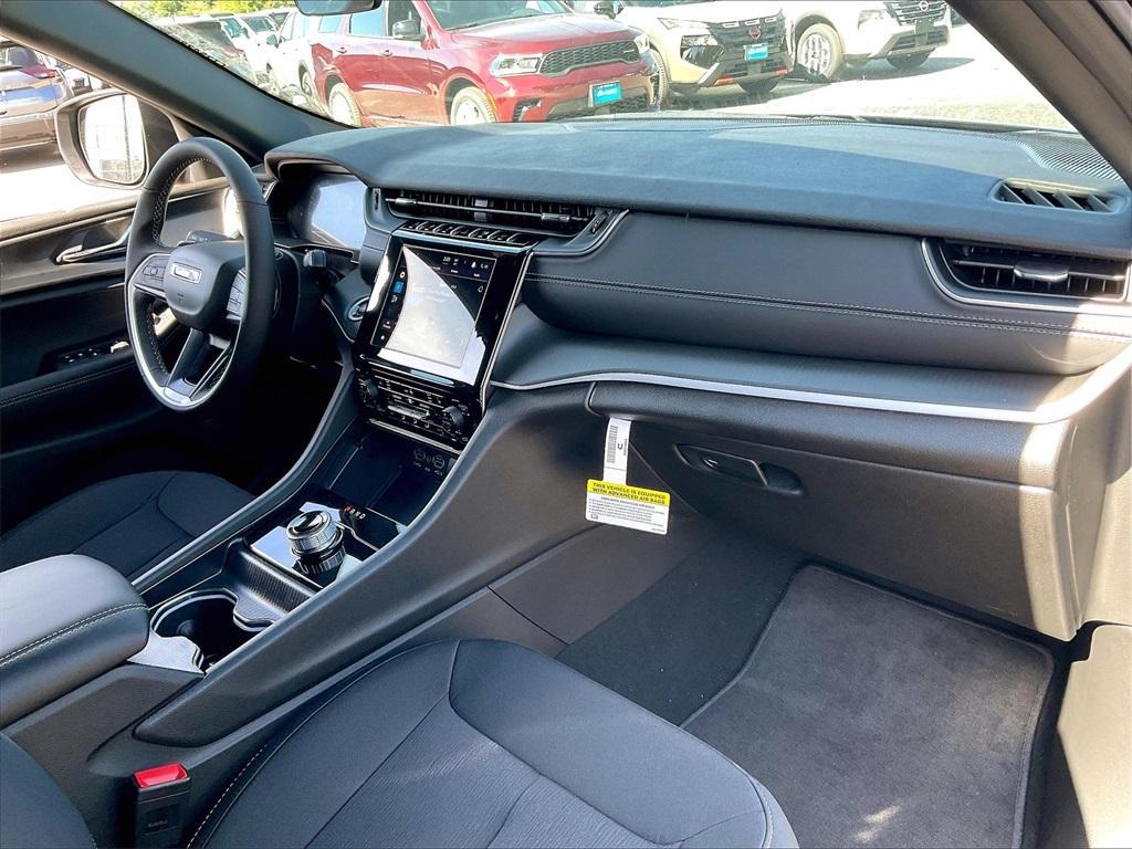 new 2025 Jeep Grand Cherokee car, priced at $36,220