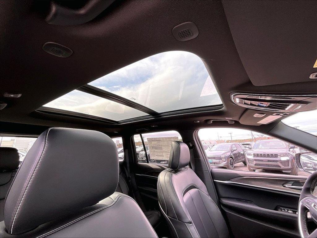 new 2026 Jeep Grand Cherokee car, priced at $46,094