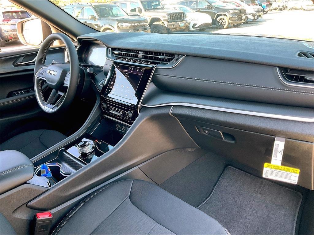 new 2025 Jeep Grand Cherokee L car, priced at $41,104